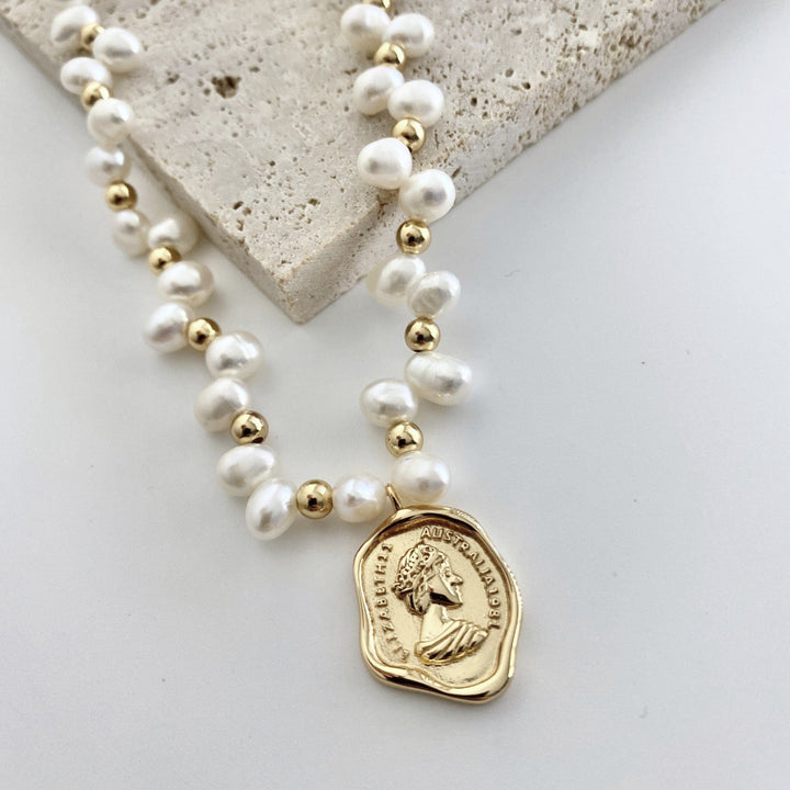 Pearl Necklace with Gold Plated Pendant - EVERLIA STUDIO