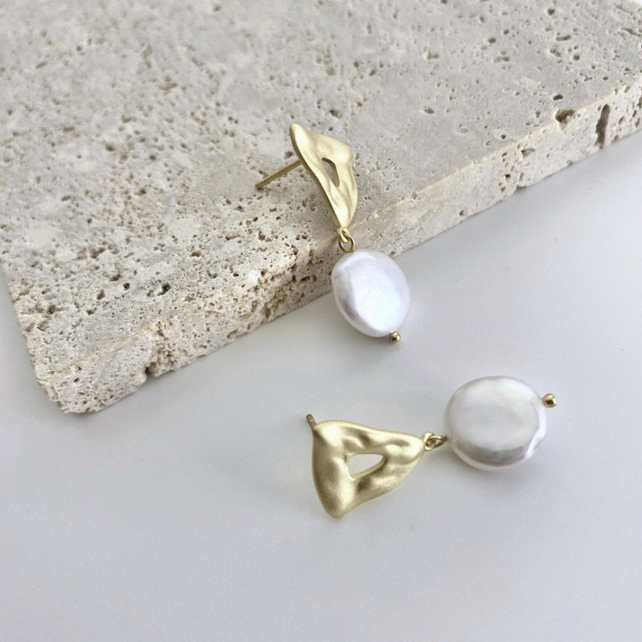 18k Gold-Plated Asymmetric Baroque Pearl Earrings - EVERLIA STUDIO