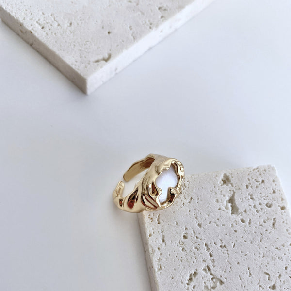 18k Gold-Plated Sterling Silver Mother-of-Pearl Ring - EVERLIA STUDIO